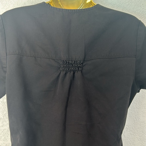 Greys Anatomy Black Scrub by Barco Size Small 2 pockets plus a pen pocket vneck - Picture 6 of 16